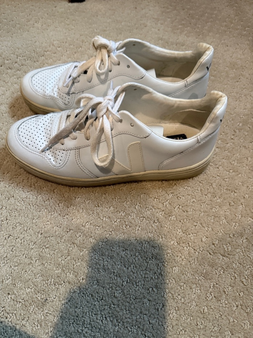 Veja Women's White Leather Low-Top Sneakers - Clean White - Picture 3 of 5